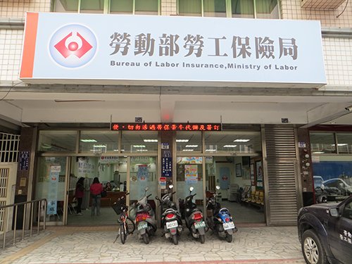 ▲勞保局 9 月起陸續撥款國保生育給付、老農津貼與勞保年金等 19 筆給付，完整發放時程一次看。（圖／勞保局官網）