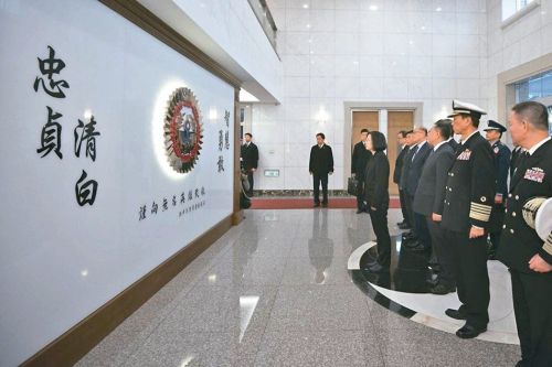 ▲2018年3月27日蔡英文總統主持軍情局戴雨農先生紀念館重修落成,在無名英雄紀念碑前行禮致敬。(圖/蔡英文臉書) ▲2018年3月27日,時任蔡英文總統主持軍情局戴雨農先生紀念館重修落成,在無名英雄紀念碑前行禮致敬。(圖/蔡英文臉書)