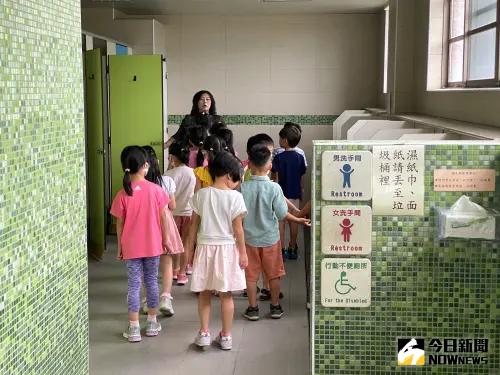 ▲全國中小開學日。(圖/記者陳明中攝 , 2023.08.30) ▲公立幼兒園延長照顧服務9月1日起增加為至多3小時,並提高第3小時鐘點費補助。(圖/記者陳明中攝)