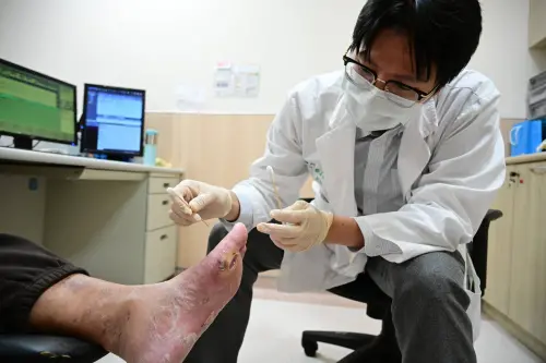 驚見鞋子滲血 竟是嚴重糖尿病足潰瘍 ▲糖尿病患者若是足部潰瘍很難癒合。(圖/醫院提供)