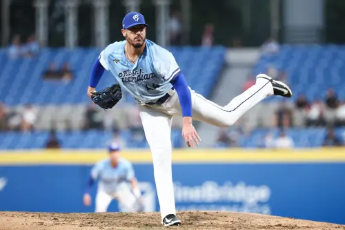 富邦悍將魔力藍對樂天桃猿主投7局無失分,奪下本季第10勝。(圖/富邦悍將提供) ▲富邦悍將洋投魔力藍成績相較普通,但本季已經吃下破百局,勞苦功高加上近況相對能掌握,最終被放進4席洋將名額中。(圖/富邦悍將提供)
