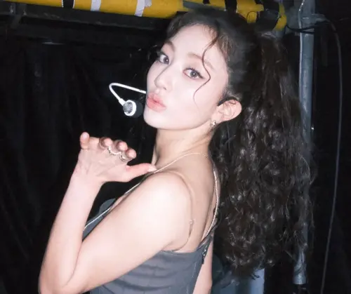 ▲TWICE志效在IG上分享多張台北場演唱會的美照,原本配文寫道:「哇嘎哩勾,哇金水(台語:我跟你說,我很美)」,結果被粉絲說發音不標準,所以默默刪除了,讓台灣粉絲大感可惜。(圖/IG @_zyozyo) ▲志效早在2024年就搶先買下熱門地段、聖水洞的高級住宅。(圖/志效IG@_zyozyo)