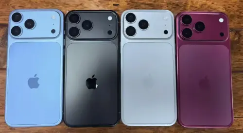 爆料者Sonny Dickson釋出的iPhone 18 Pro模型機照片,4款配色由左至右分別為淺藍、黑色/深灰色、銀色與深櫻桃色,實際量產版本仍待蘋果發表確認。(圖/翻攝自9to5Mac) ▲爆料者Sonny Dickson釋出的iPhone 18 Pro模型機照片,4款配色由左至右分別為淺藍、黑色/深灰色、銀色與深櫻桃色。(圖/翻攝自9to5Mac)