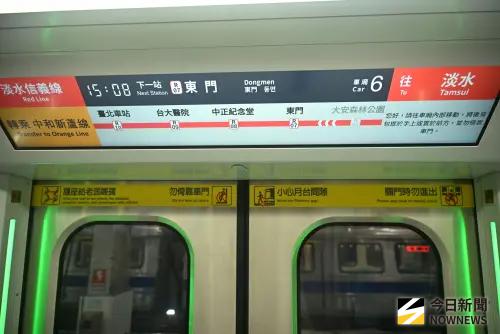 台北捷運新列車開箱。(圖/記者林調遜攝) ▲台北捷運新列車開箱,「到站提示面板螢幕」變超大,不僅清楚標示現在時間、列車開往哪裡、現在站別、下一站是哪裡,也可以知道自己現在是位於第幾車廂。(圖/記者林調遜攝)