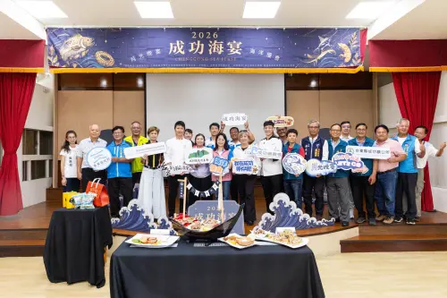 台東縣成功鎮公所宣告,阿勇師大弟子王明煌將與網紅廚師阿辰師聯手辦桌。(圖/台東縣成功鎮公所提供) ▲台東縣成功鎮公所宣告,阿勇師大弟子王明煌將與網紅廚師阿辰師聯手辦桌。(圖/台東縣成功鎮公所提供)