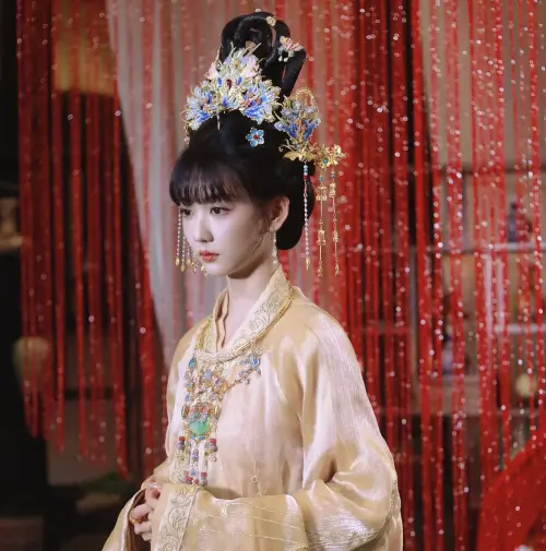 韓忠羽近日曬出一系列古裝美照,為新短劇《假鳳入局掌六宮》宣傳。(圖/翻攝自韓忠羽IG@hanchungyu) ▲韓忠羽近日曬出一系列古裝美照,為新短劇《假鳳入局掌六宮》宣傳。(圖/翻攝自韓忠羽IG@hanchungyu)