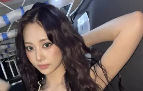 ▲TWICE子瑜爆出被中國拉攏,以表態「1個中國換所有資源」,粉絲擔心未來難見女神,不過根據記者掌握,子瑜其實陸續談好台灣工作。(圖/IG@thinkaboutzu) ▲子瑜在2023年就買下高雄豪宅孝敬爸媽,她的父母也被爆出在台北買了5戶房。(圖/子瑜IG@thinkaboutzu)