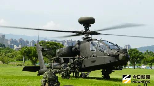 ▲AH-64E阿帕契攻擊直升機熱加油、掛彈演練。資料照。（圖／記者呂炯昌攝）