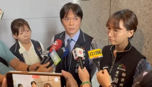 李政軒遭搜索爆「時間差」!中市府難理解:早已成案為何拖5年? ▲台中市法制局長李善植、秘書處長李佳蓁說明勞務採購案疑雲。(圖/記者顏幸如攝,2026.08.11)