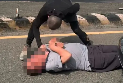 ▲ ▲李男(68歲)與葉男(35歲)因為行車問題發生衝突,葉男將李男打倒在地,原本送醫無生命危險,但5天後李男傷重不治身亡。(圖/翻攝畫面)
