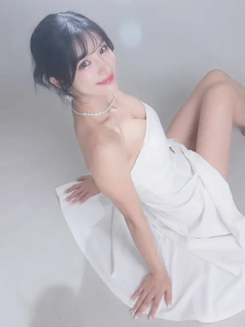 林岱縈擁有阿美族血統的精緻的五官,被譽為「零死角女神」,除了啦啦隊身分,還跨足演藝圈,在歌壇、戲劇圈都有作品,深受許多粉絲喜愛。 ▲林岱縈(如圖)擁有阿美族血統的精緻的五官,被譽為「零死角女神」,除了啦啦隊身分,還跨足演藝圈,在歌壇、戲劇圈都有作品,深受許多粉絲喜愛。(圖/岱縈臉書)