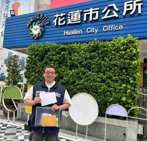 林恐龍強調,自己的名字不是綽號,他也於昨(1)日正式完成參選登記。(圖/翻攝自林恐龍臉書) ▲林恐龍強調,自己的名字不是綽號,他也於昨(1)日正式完成參選登記。(圖/翻攝自林恐龍臉書)